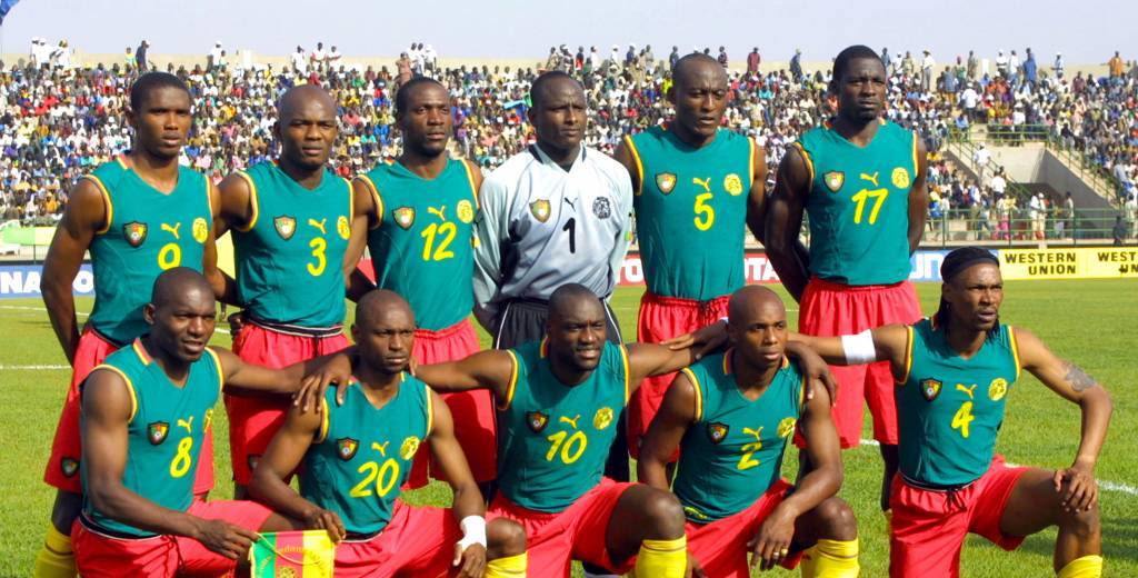 Las increíbles camisetas que la FIFA le prohibió usar a Camerún
