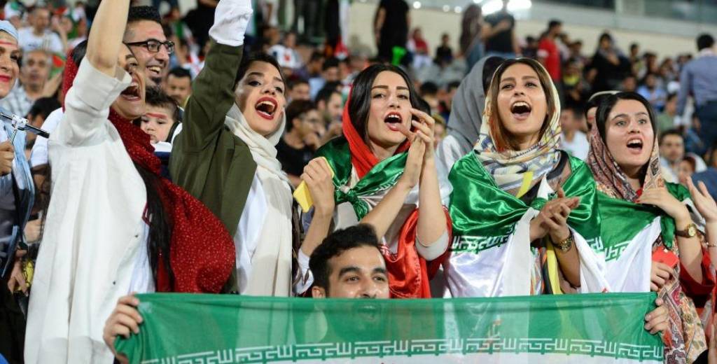 Por primera vez en Irán las mujeres pudieron entrar un estadio de fútbol