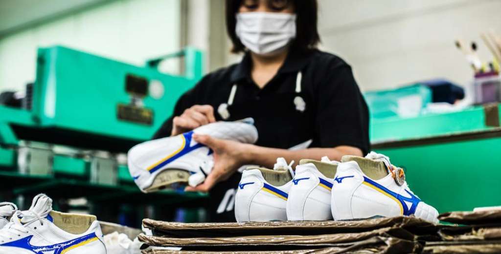 Así se fabrican las botas Mizuno en Japón