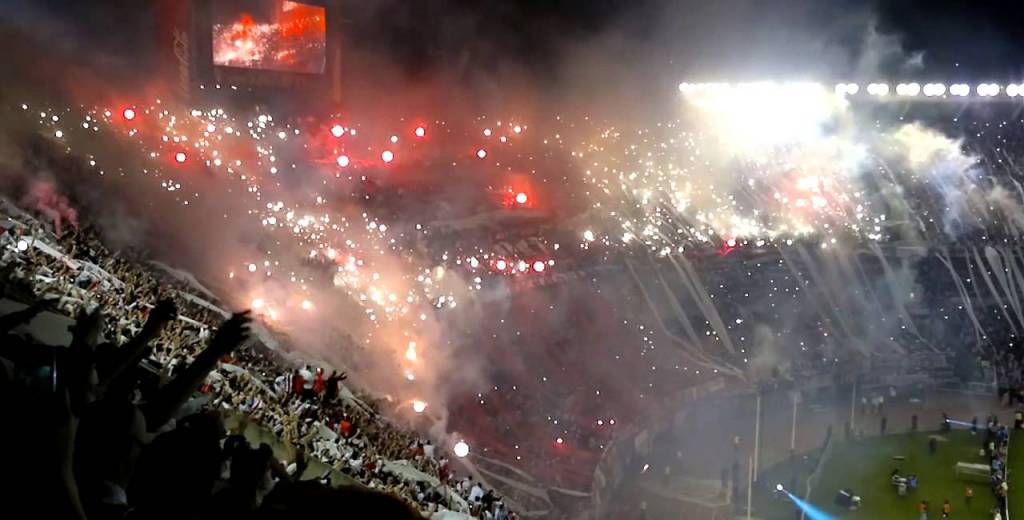En una noche de Copa, el Monumental arde