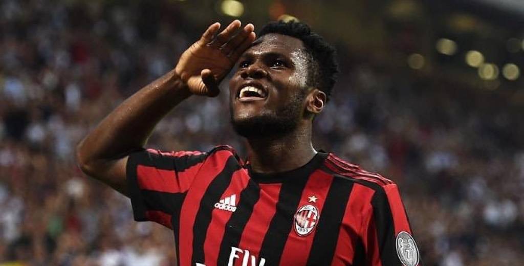 La promesa del Milan contó por qué festeja los goles como un militar