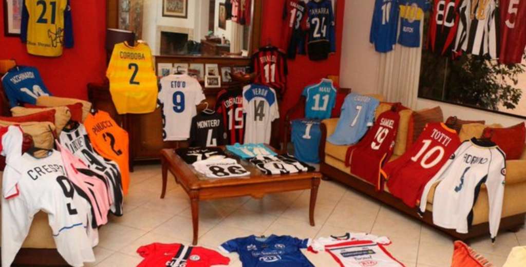 Vende las camisetas de Ronaldinho, Totti, Pirlo, Eto'o, Rivaldo para regalar comida