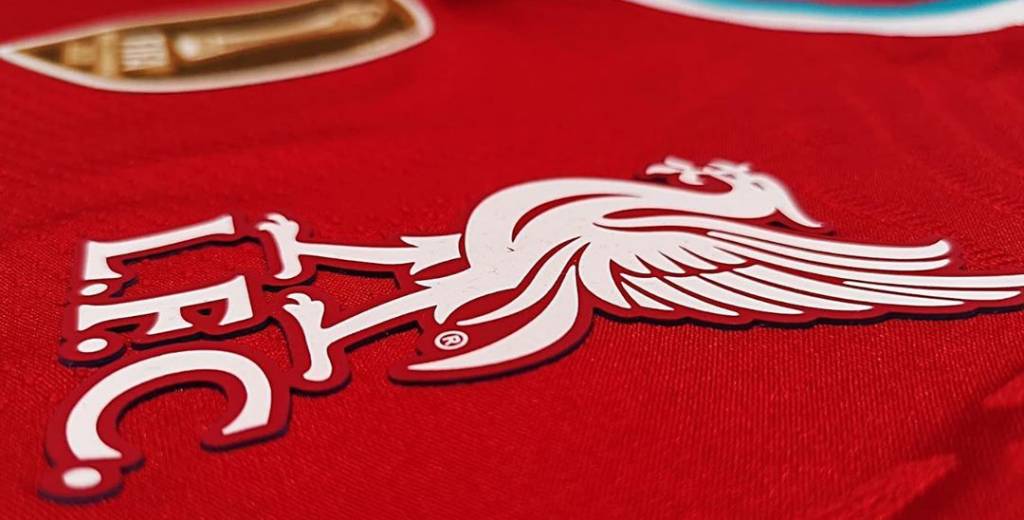 La camiseta Nike del Liverpool con el escudo de la FIFA es mas hermosa aún