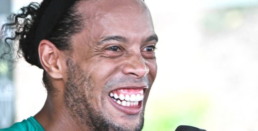 Liquidó a Ronaldinho: "Tenía dos camas para sus dos novias y cambiaba de noche"