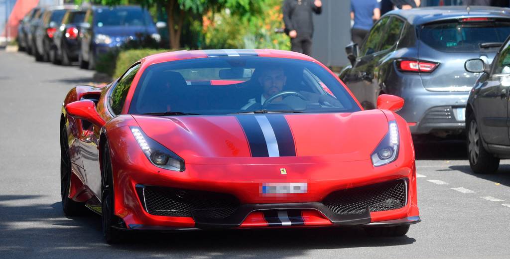 El PSG volvió a entrenar y él llegó con una Ferrari de un millón de dólares