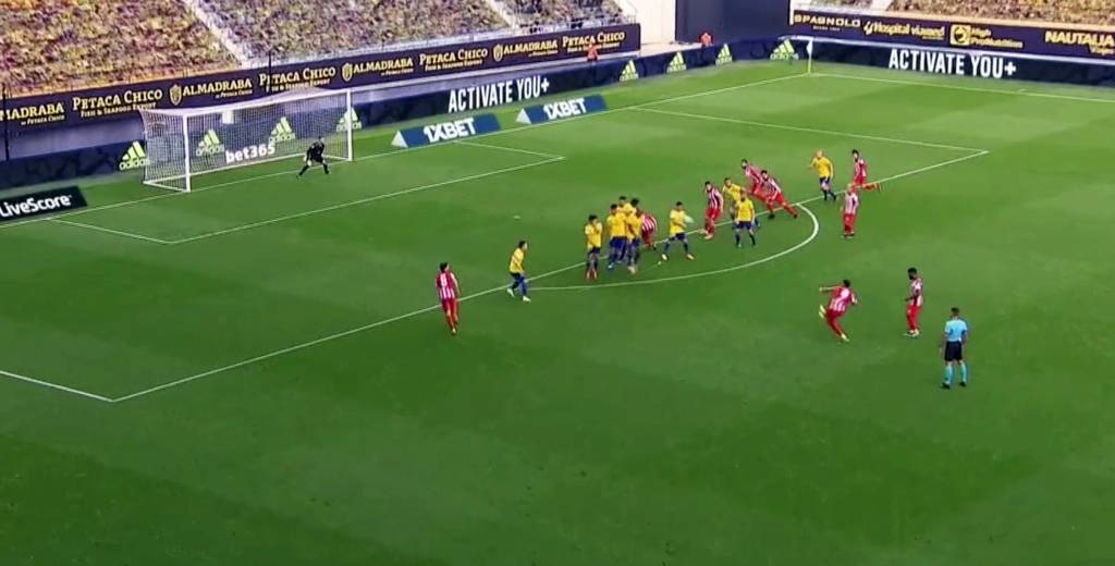 El Atlético empataba 0-0 hasta que Suárez metió este gol de tiro libre