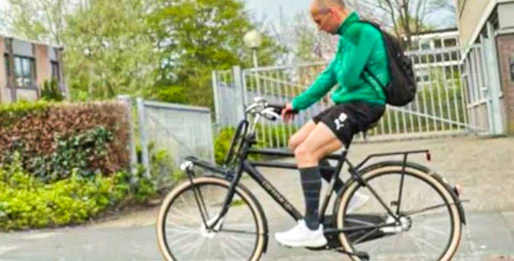 Robben fue figura y volvió a su casa en bicicleta