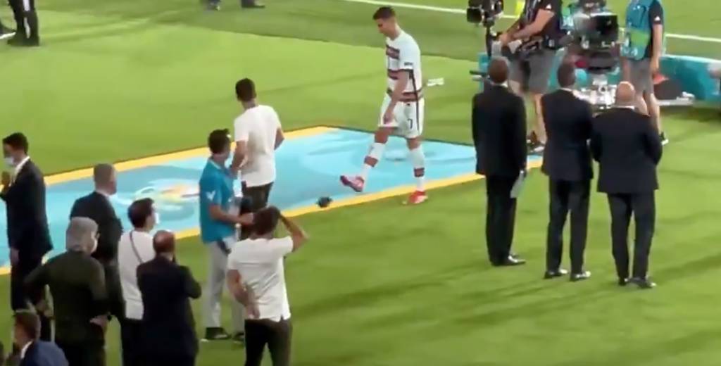 Cristiano Ronaldo tiró y pateó su brazalete de capitán
