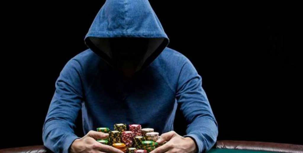 Vieri busca recuperarse: perdió 16 millones de euros jugando al póker
