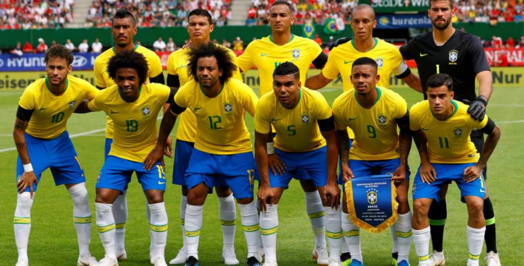 ¿Están locos? Brasil desafía a la suerte y diseña una camiseta que no volvió a usar desde 1950