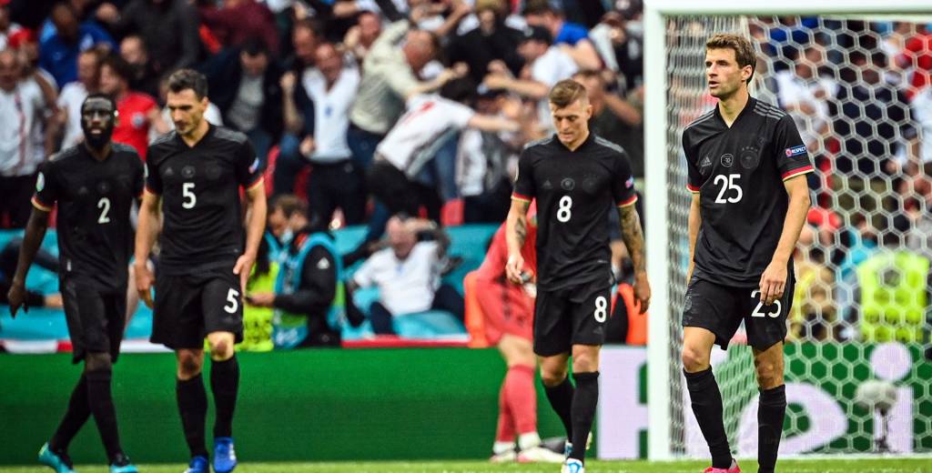Renuncia a Alemania tras perder con Inglaterra