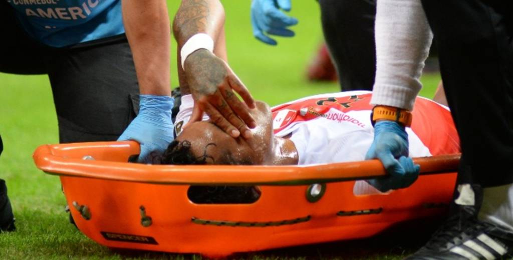 Renato Tapia se retira lesionado ante Colombia