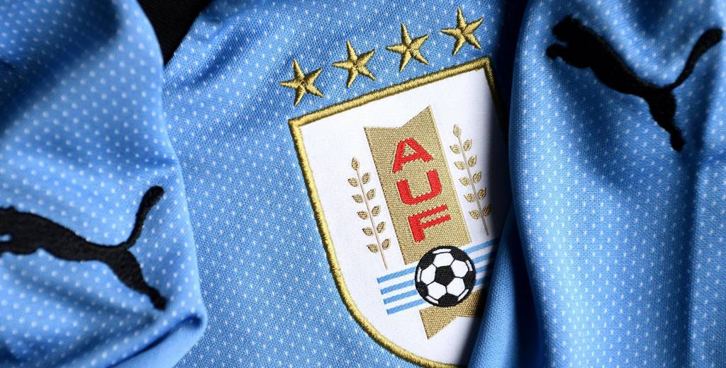La FIFA le saca dos estrellas del escudo a Uruguay