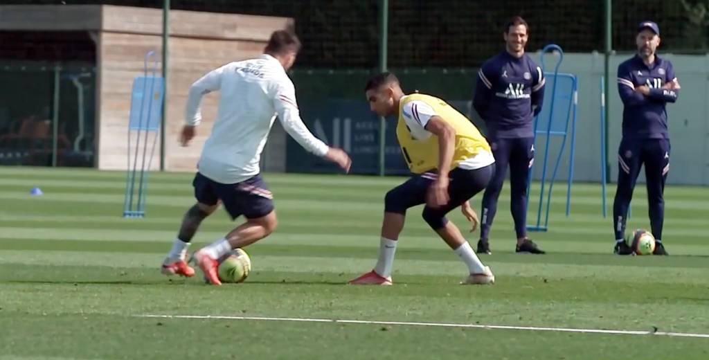 Messi volviendo loco a Hakimi en un entrenamiento del PSG