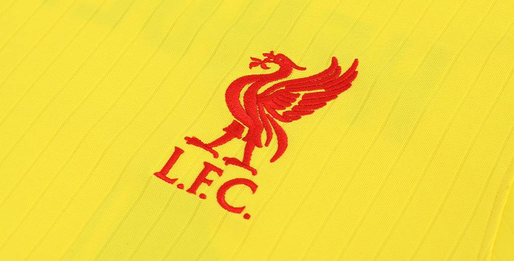 Histórica: Liverpool lanzó su tercera camiseta amarilla