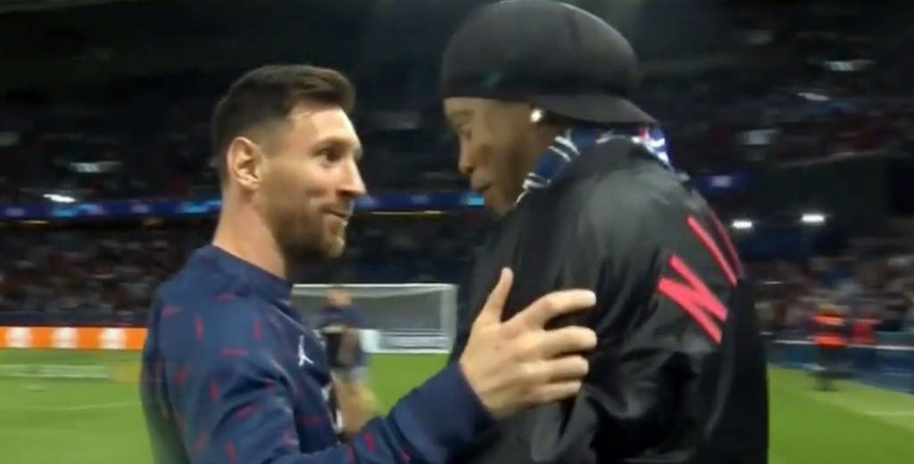 En Barcelona se quieren morir: el abrazo entre Messi y Ronaldinho