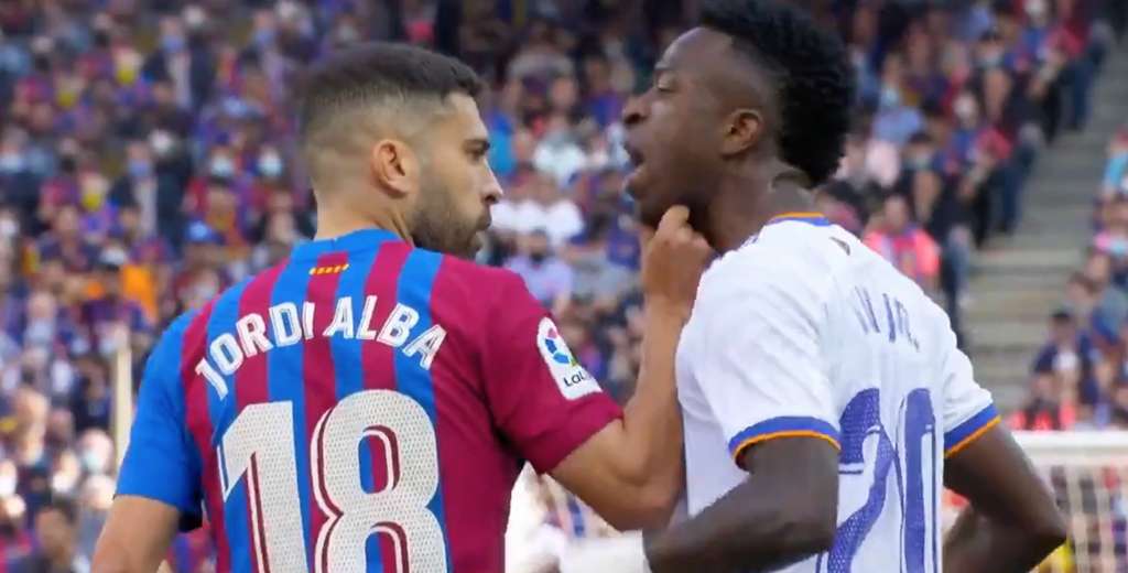Jordi Alba se enojó y agarró del cuello a Vinicius