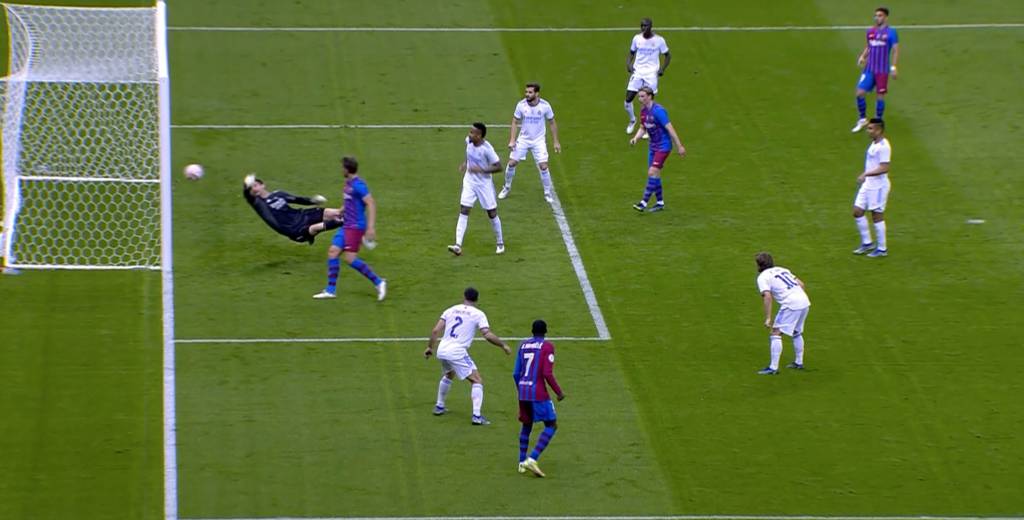 Barcelona empató con este increíble gol de Luuk de Jong