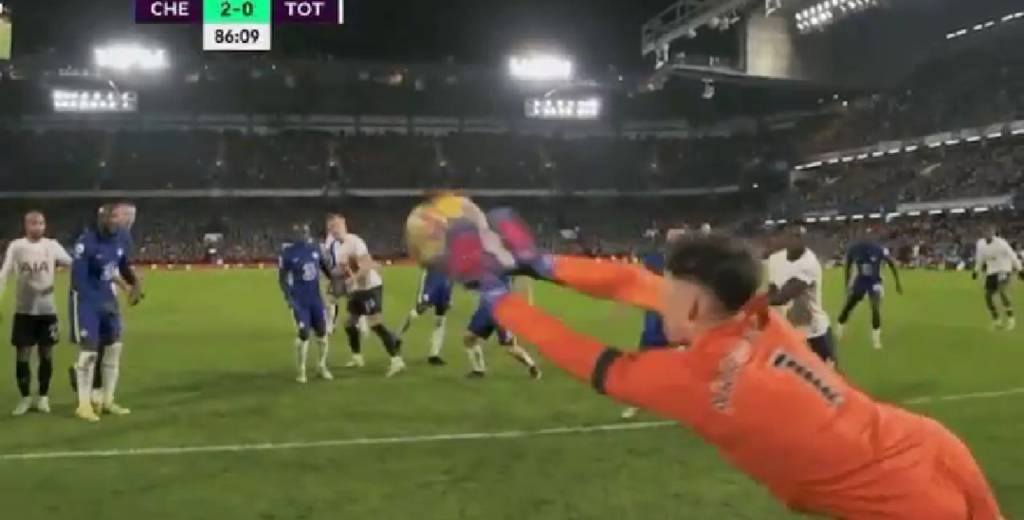Impresionante: Kepa le ahogó el grito de gol a Kane con una brillante atajada