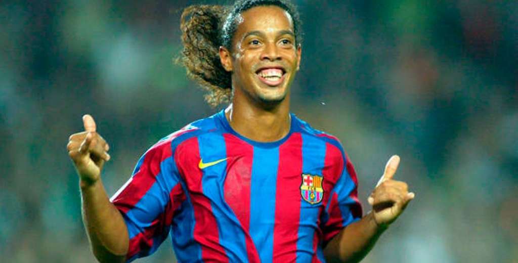 "Cuando volvíamos de entrenar, Ronaldinho seguía en la camilla de masaje"