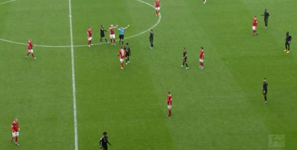 Bayern perdería su partido contra Friburgo: jugó con 12 futbolistas