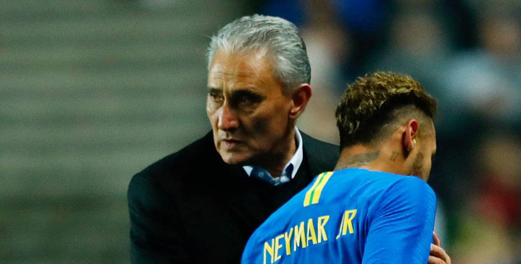 Neymar no aguantó y se largó a llorar en los brazos de Tite