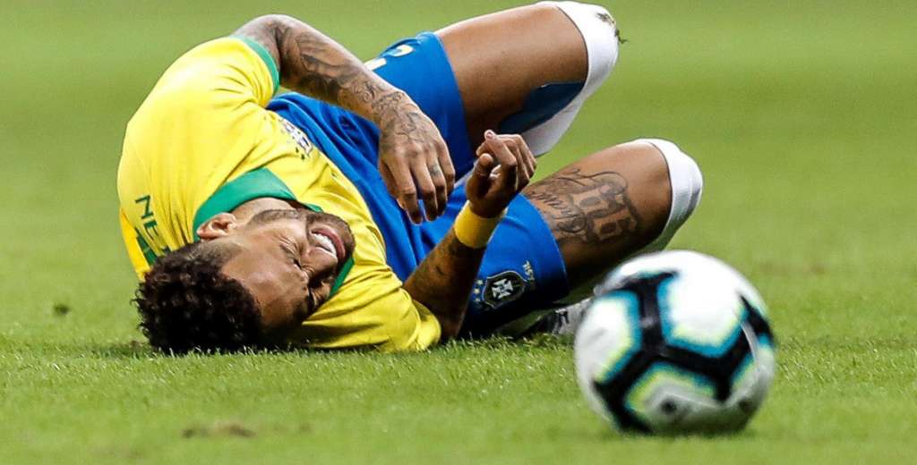 Neymar y una foto impactante para mostrar cómo le quedo el tobillo 