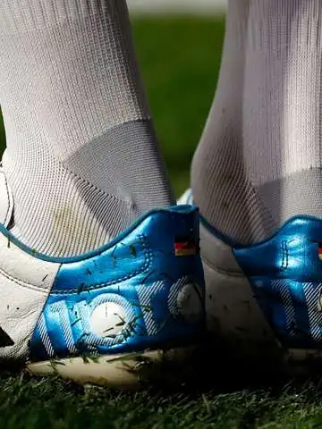 brindis Injusticia Oral Hace 12 años que usa las mismas botas Adidas: "Jamás las cambiaré" - Bitbol