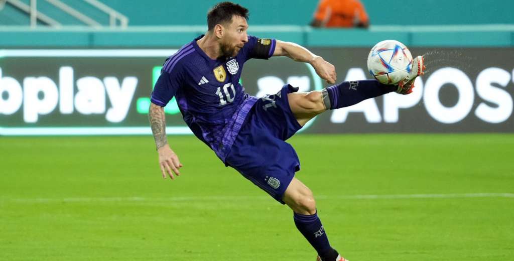 Messi está loco: le pegó de primera y metió un golazo por arriba