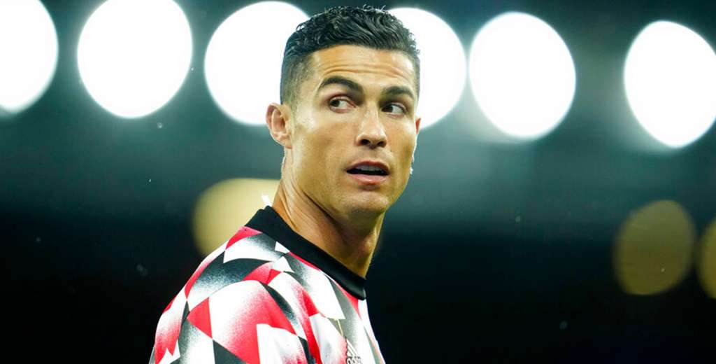 "He's RUINING his legacy": Manchester United fans FURIOUS with Ronaldo