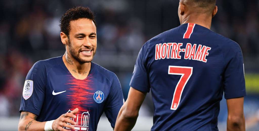"Neymar juega para él solo, no como Mbappé"