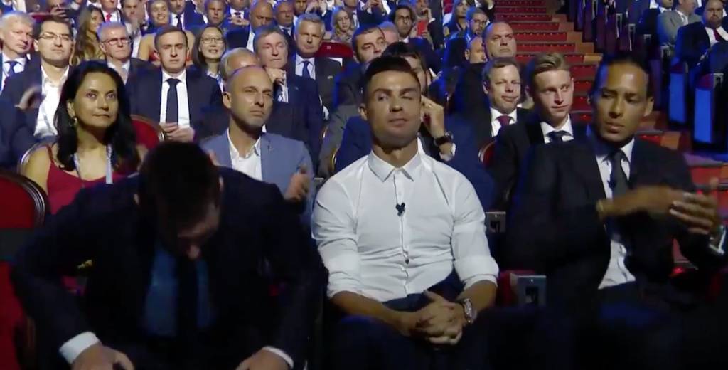 La cara que puso Cristiano Ronaldo cuando le dieron un premio a Messi
