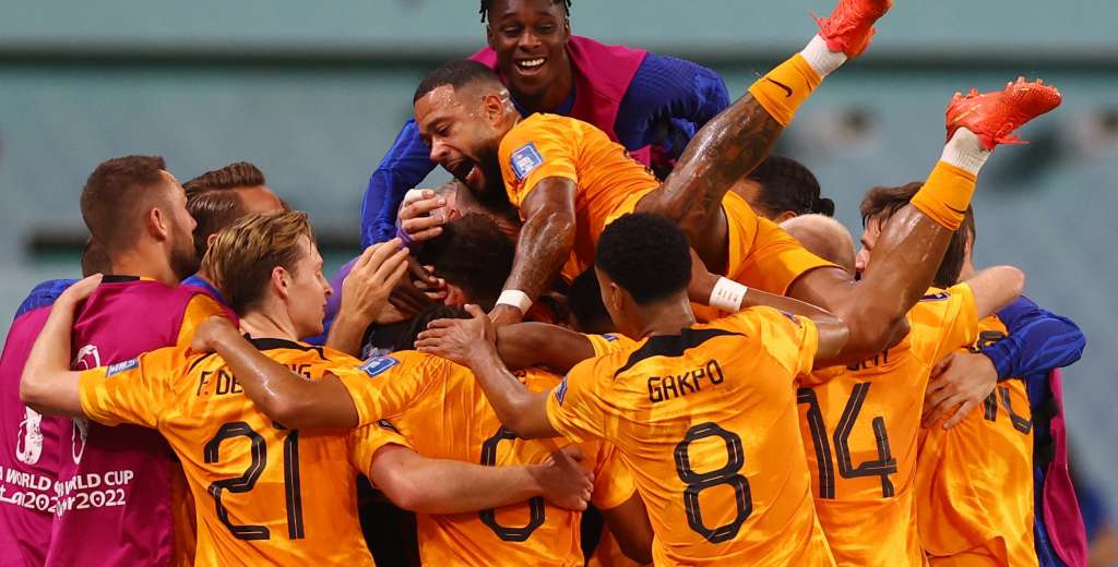 En un partidazo, Países Bajos le ganó 3-1 a Estados Unidos y pasó a cuartos de final
