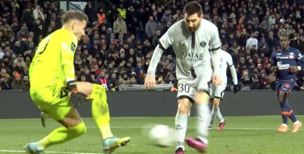 Pobre portero: Messi se la picó por arriba y metió un golazo