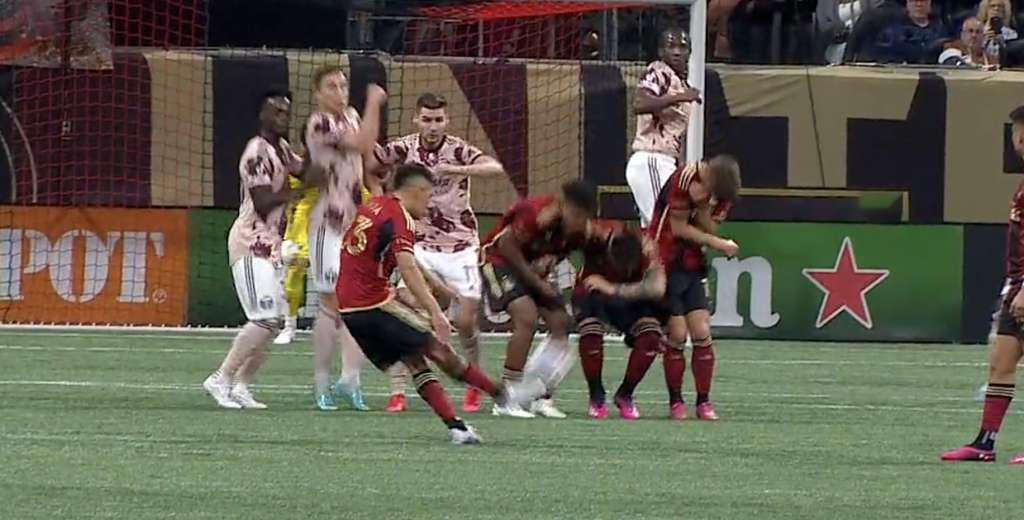 El golazo descomunal de tiro libre de Thiago Almada en la MLS