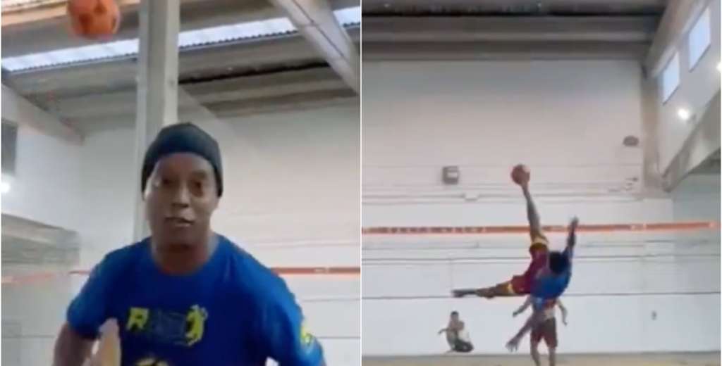 Ronaldinho está loco: el tremendo punto que hizo jugando al futvoley