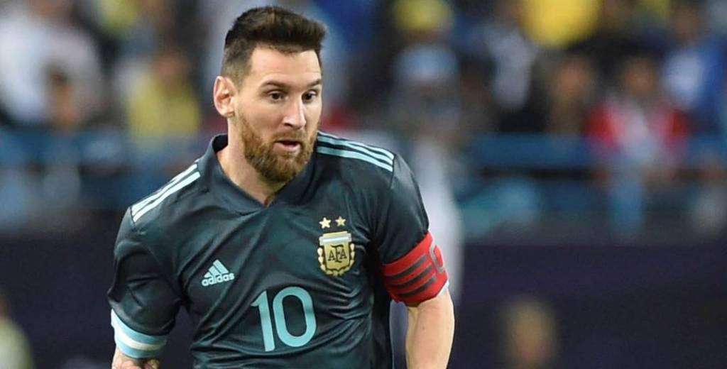 La imagen que nunca pensamos ver de Messi: Luis Suárez calmándolo