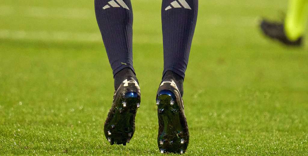 Ni Nike ni Adidas: juega en el Real Madrid y usa botines Under Armour