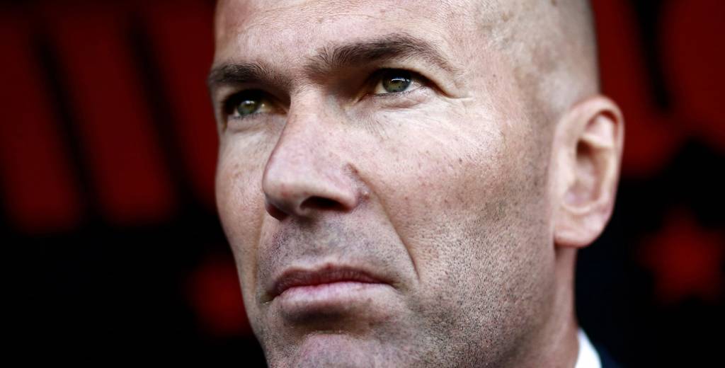 Terminó el partido y Zidane entró furioso al vestuario